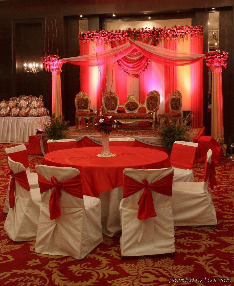 Country Inn & Suites By Radisson, Delhi Satbari New Delhi Restaurang bild